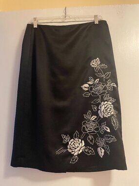 Ann Taylor LOFT - Silky Knee length skirt - lined (Size 10 P)